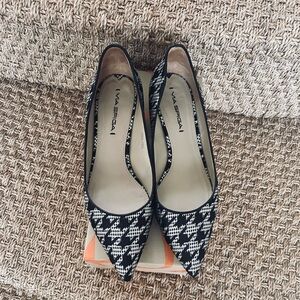 VIA SPIGA BLACK & WHITE HOUNDSTOOTH CHECK FABRIC KITTEN HEEL PUMP SZ 9.5 M